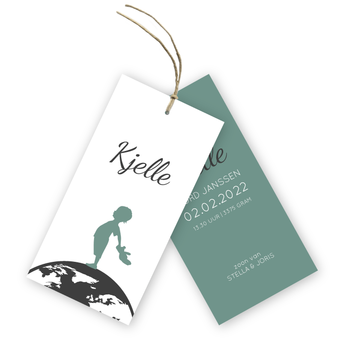 Geboortekaartje label vintage groen met wereldbol Kjelle