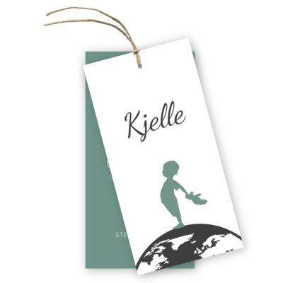 Geboortekaartje-label-vintage-groen-met-wereldbol-Kjelle